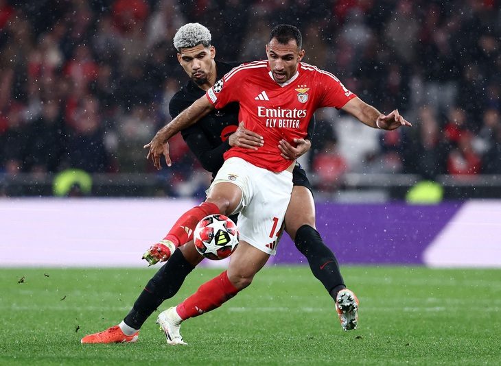 2025-01-21t211329z2072626101up1el1l1myfzertrmadp3soccer-champions-slb-bar-report-17374954531971313382092 Barca ngược dòng không tưởng trong trận cầu có 9 bàn thắng - Ảnh 1.