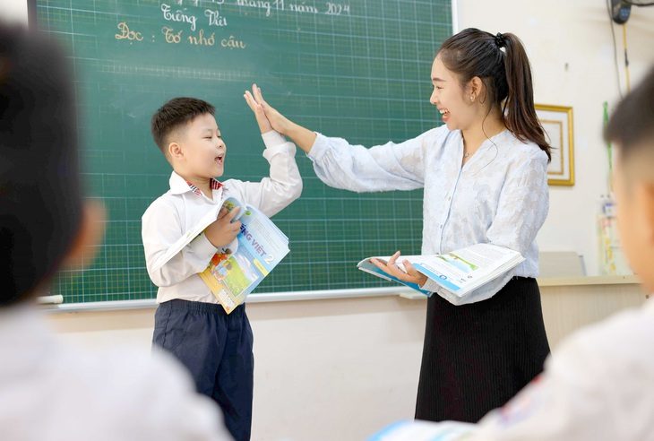 vnapotaltruongtieuhocthanglong-diemsang95namtuoitrongxuthehoinhapgiaoductoancau7705911-read-only-17320656806091428697403 Bạn trẻ chọn nghề giáo - Ảnh 1.